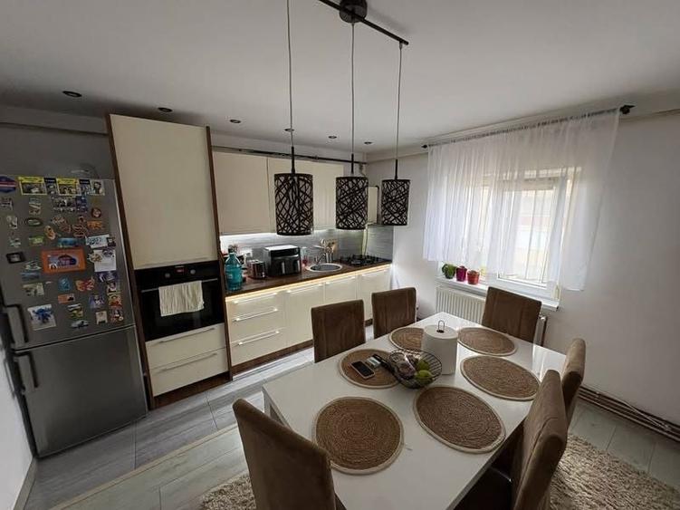 Apartament decomandat, 3 camere, Cotu mic - 2