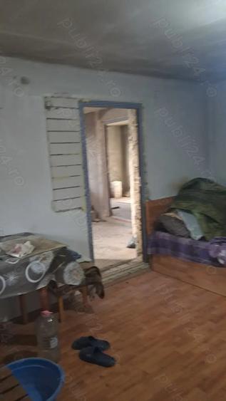 Casa batraneasca si teren. - 3