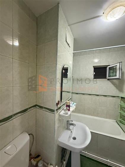 Apartament 3 camere cf 1 semidecomandat zona Micro 3 - 7