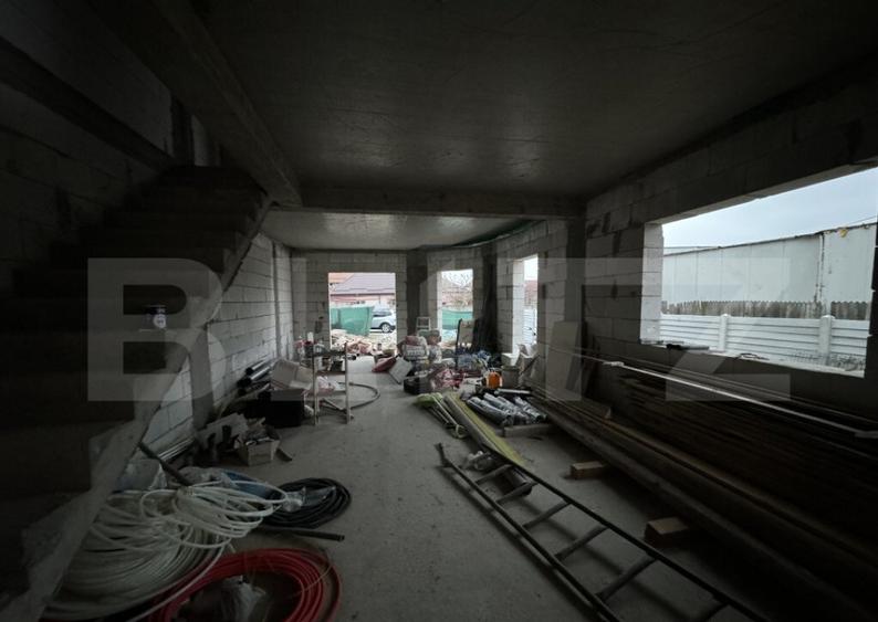 Casa la rosu, cu 4 camere, 145 mp utili, 356 mp teren, zona - 5