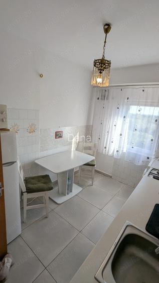 Inchiriez apartament cu doua camere decomandat in zona Polivalenta Inchiriez apartament cu doua camere decomandat in zona Polivalenta
