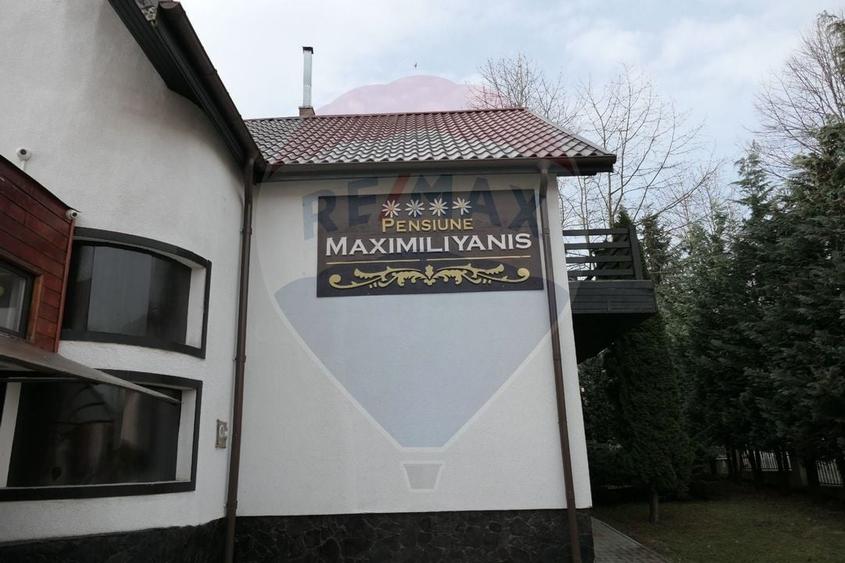 Vilă cu 10 camere de vânzare în zona Centrala - 2