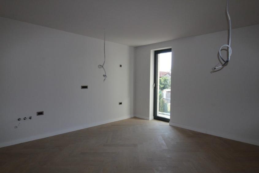 4 camere 3 bai 2 terase mari 2 locuri de parcare. Erou Iancu Nicolae. Cambridge - 18