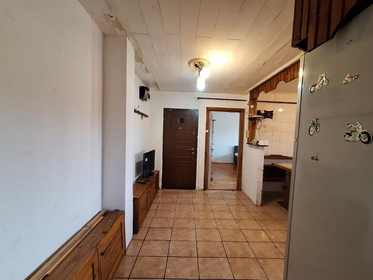 Apartament cu 3 camere decomandat, mobilat în Lipovei
