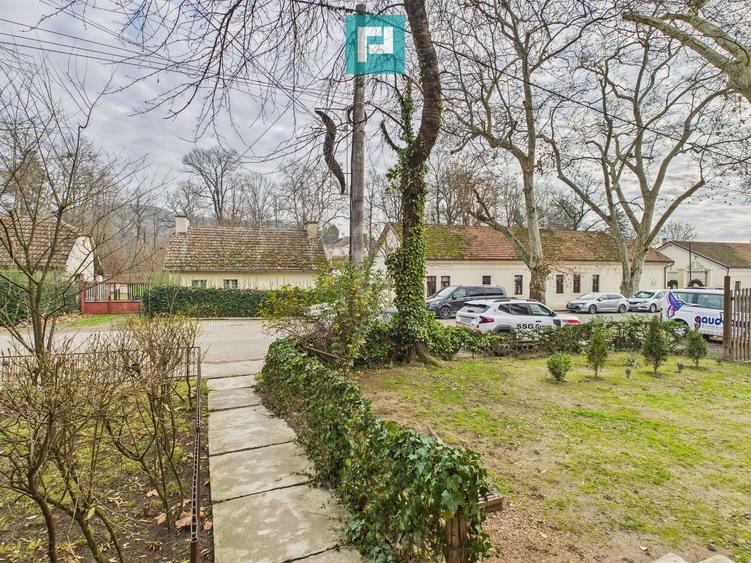 Apartament Săvârșin vizavi de intrarea la Castel - 2