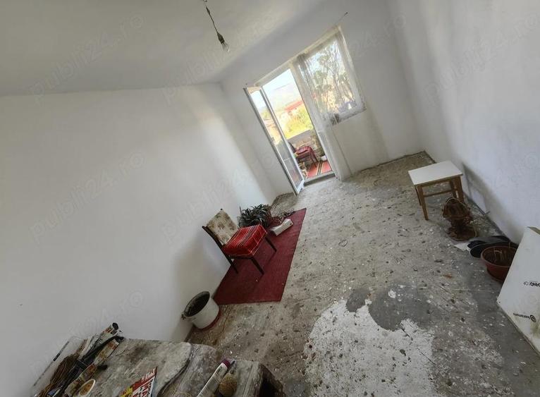 URGENT!!! Vand apartament 73,33 mp, 4 camere, Petrila, 8 Martie - 3