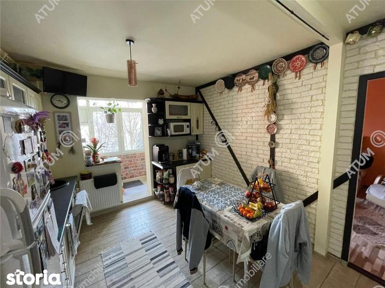 Apartament 3 camere balcon etaj 1 zona Vasile Aaron din Sibiu - 3