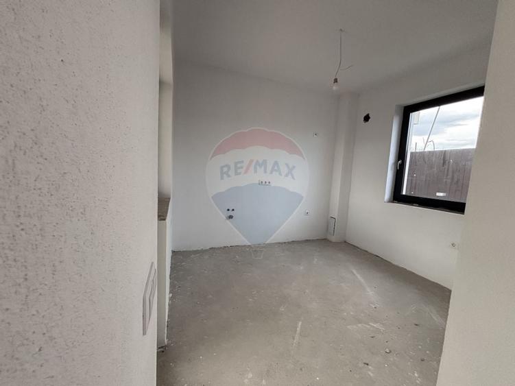 Casă / Vilă cu 4 camere de vânzare - 17