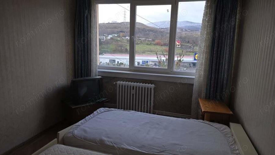 Vand apartament 3 camere decomandat in Deva, zona Balcescu, suprafata utila 67,44 mp, etaj 8, - 10