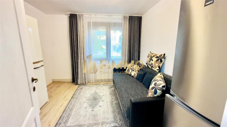 Apartament cu 3 camere semidecomandat în Central