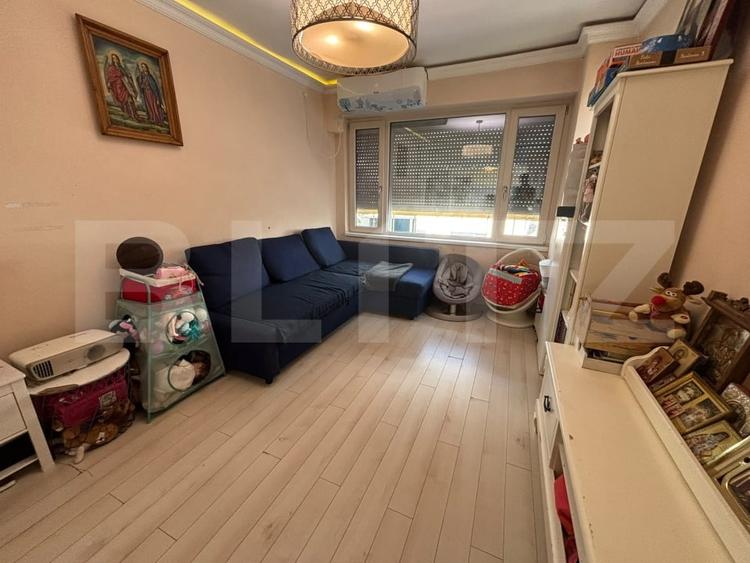 Apartament cu 4 camere decomandat, mobilat în Ultracentral