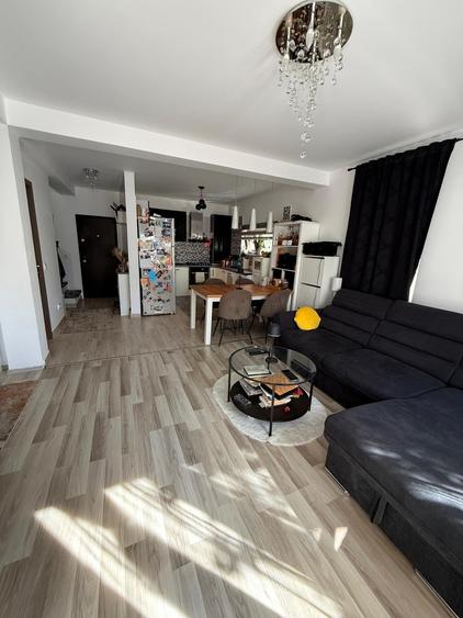 Casă tip insiruită cu 3 camere, colt. Comision 0 - 2