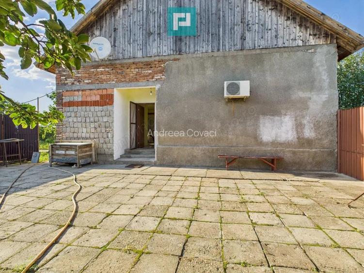 Casa cu 4 camere in Sanpetru German, Secusigiu