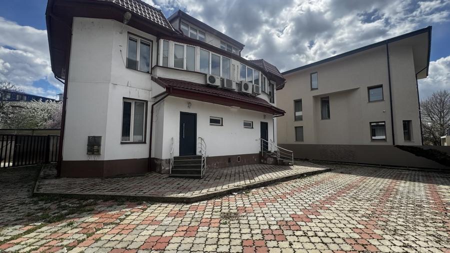 Vânzare vila 12 camere Sisești - 1