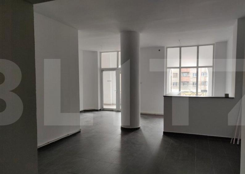 Spatiu in zona centrala, compartimentat, finisat nou - 7