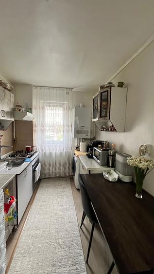 Vand apartament cu doua camere in 8 Martie +garaj+ parcare in fata blocului - 3