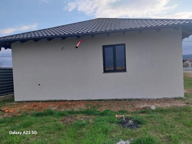 Casa de vanzare sau parcele de teren 700mp. - 2