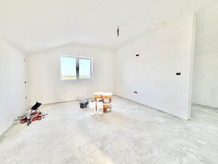 Duplex cu 4 camere cu Teren 275 Mp în Urseni