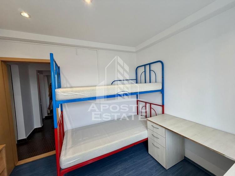 Apartament cu 3 camere decomandat, mobilat în Girocului
