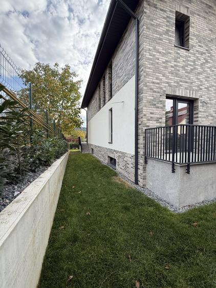 Casă individuală cu 5 camere cu Canalizare în Făget
