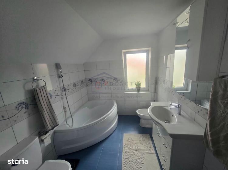 Casă cu 4 camere decomandat în Bulai