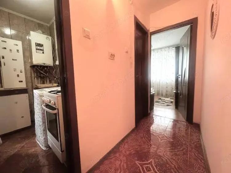 Apartament cu 4 camere decomandat în Drăgănești-Olt