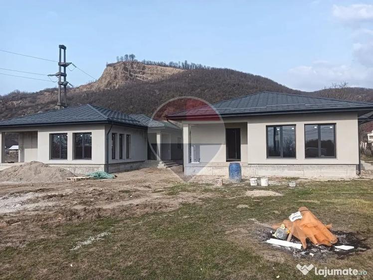 Casă cu 3 camere cu Teren 500 Mp în Central