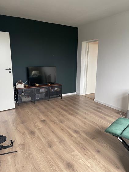 Apartament cu 4 camere semidecomandat în Astra