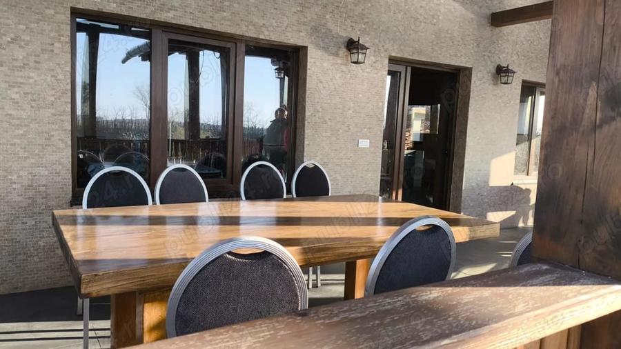 Casă cu Teren 15136 Mp în Central