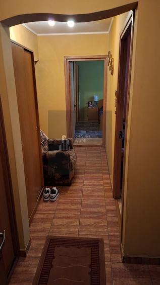 Apartament cu 4 camere decomandat, mobilat în Titan