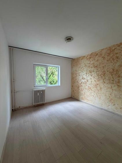Apartament cu 2 camere decomandat în Vest