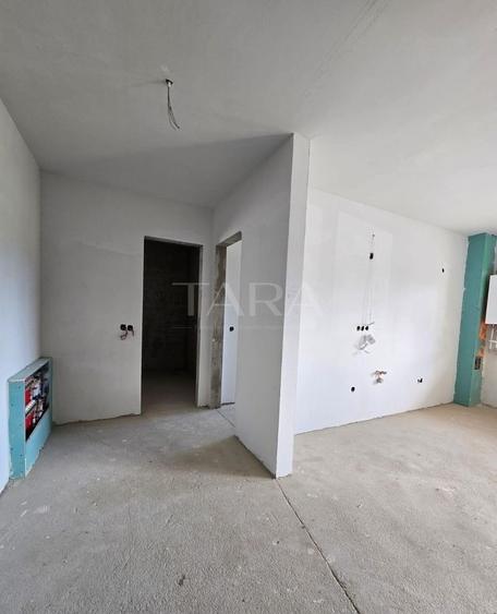 Apartament cu 3 camere semidecomandat în Baciu