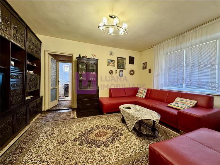 Apartament cu 3 camere semidecomandat în Terezian