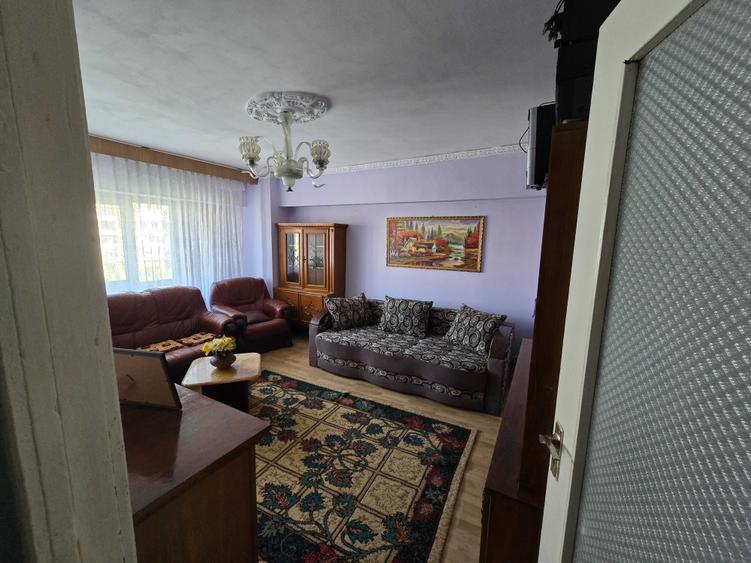 Apartament cu 3 camere decomandat în Lăpuș