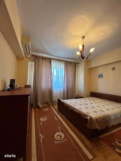 Apartament cu 4 camere decomandat în Rovine