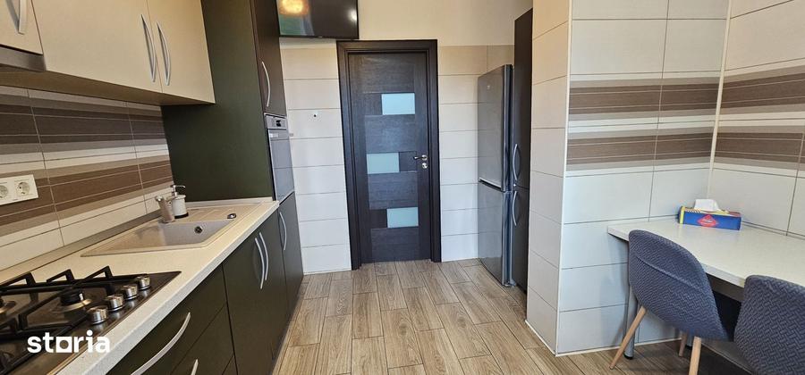 Apartament cu 3 camere decomandat în Titan