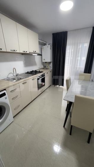 Apartament cu 3 camere semidecomandat, mobilat în Central
