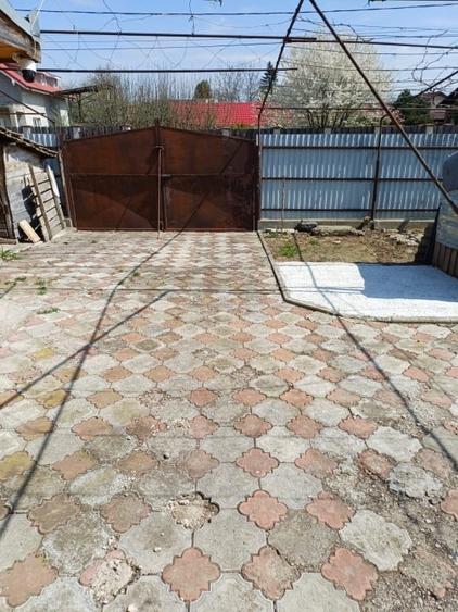 Casă individuală cu 3 camere cu Canalizare în Est