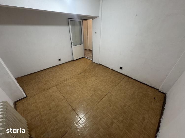 Apartament cu 3 camere decomandat în Far