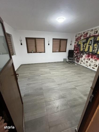 Spațiu comercial, de 250 mp, în Băleni