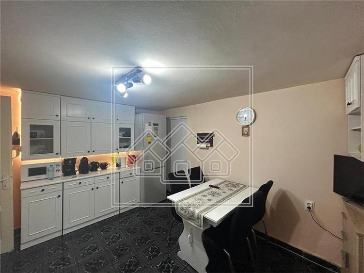 Apartament cu 2 camere decomandat în Lupeni