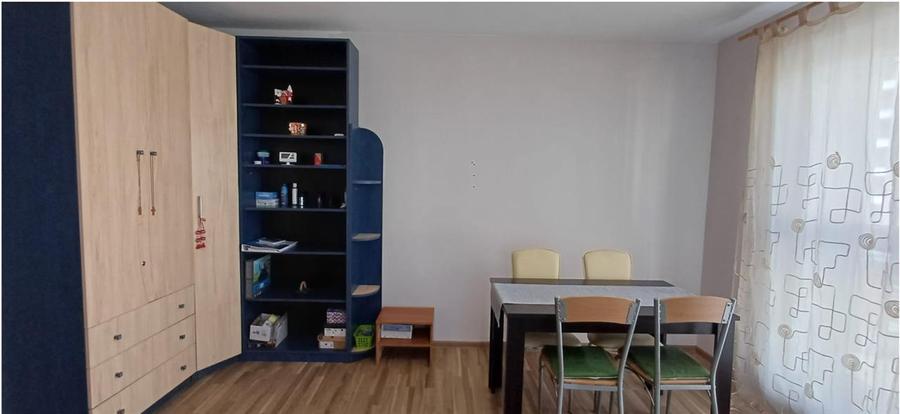 Apartament cu 2 camere decomandat, mobilat în Tractorul