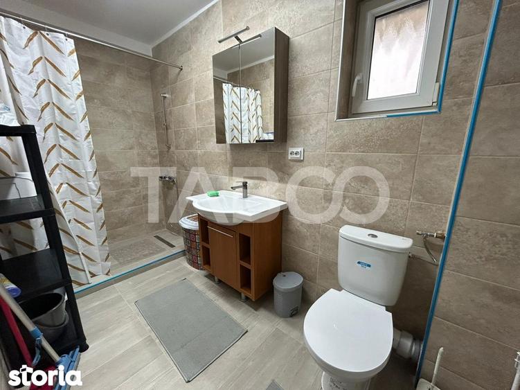 Apartament cu 3 camere semidecomandat, mobilat în Șelimbăr