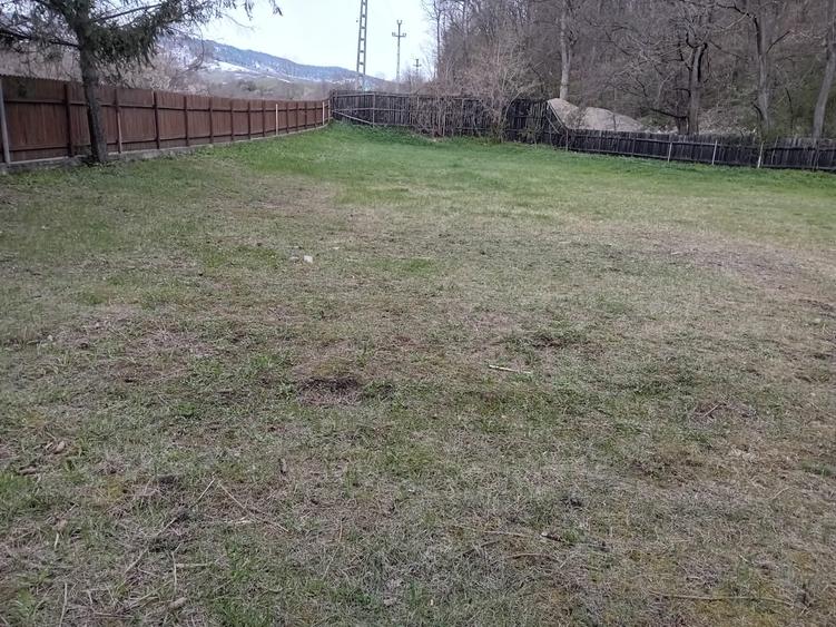 Teren Construcții intravilan de 1670 mp, în Gârcina