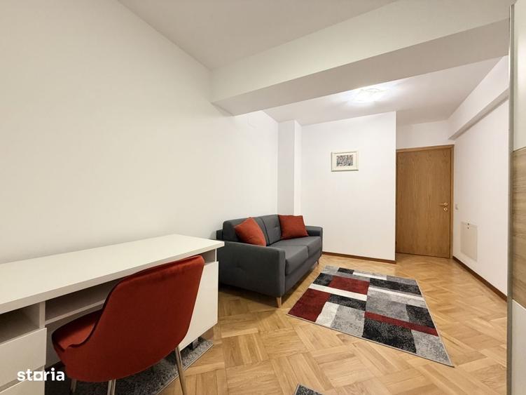 Apartament cu 3 camere semidecomandat în Herăstrău