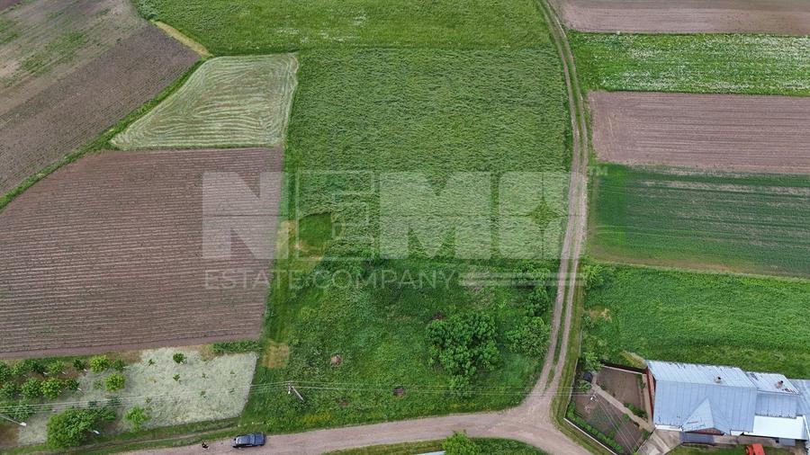 Teren Construcții intravilan de 4000 mp, în Burla