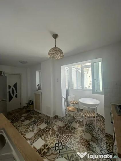 Apartament cu 3 camere semidecomandat în Ultracentral