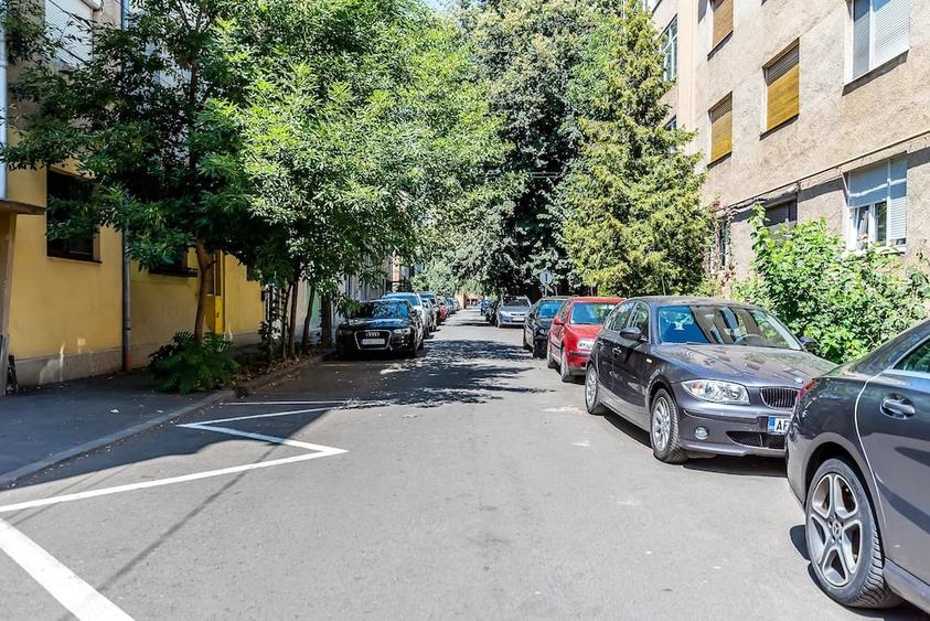 Garsonieră decomandată în Central