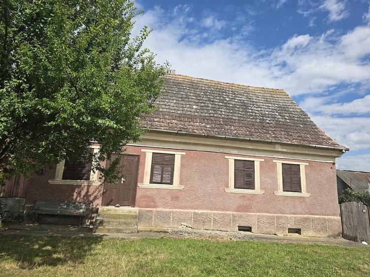 Casă cu 3 camere cu Teren 1000 Mp în Monariu