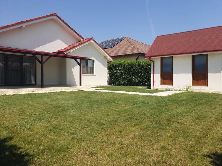Casă cu 4 camere în Sântandrei